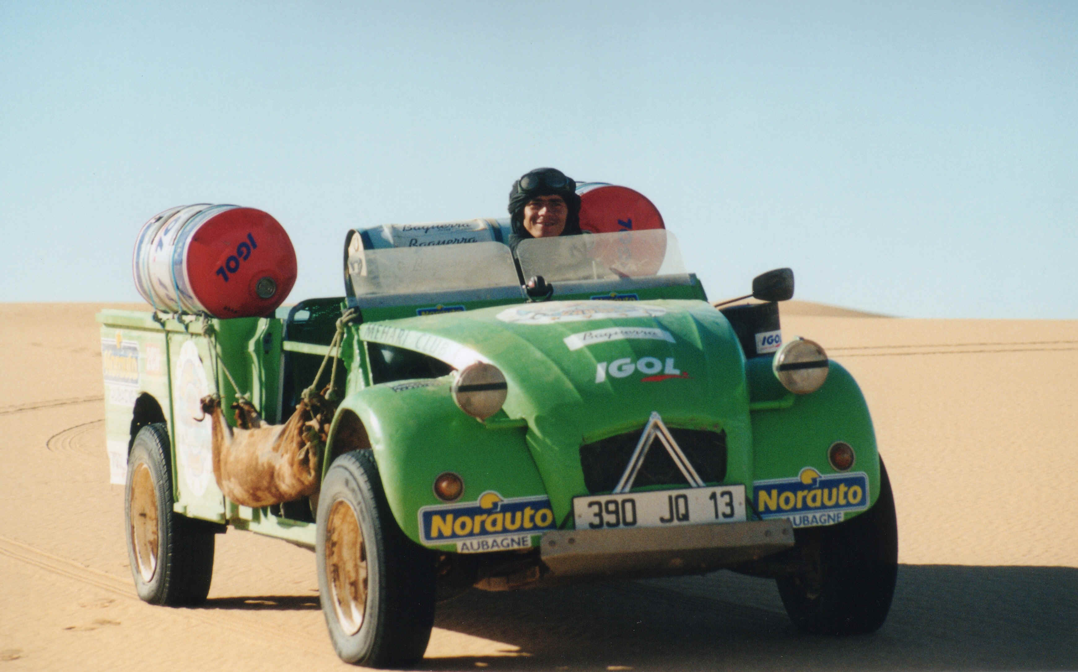 Cyril et sa 2CV / Cyril and his 2CV